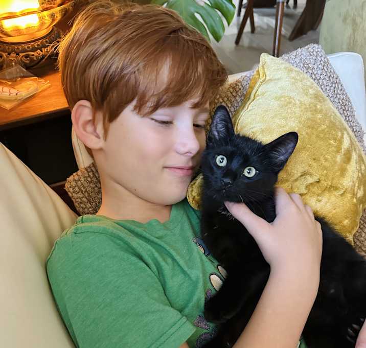 Photo of Dax (VIDEO) loves kids