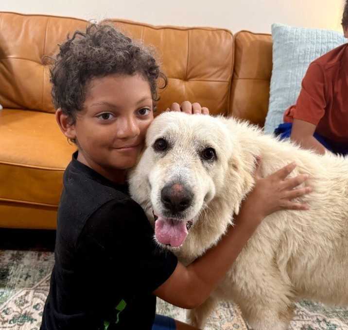 Photo of Snow White the giant teddy bear who loves kids!